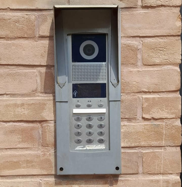 بهترین تعمیرکاران آیفون تصویری تهران