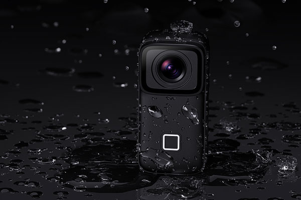 دوربین اکشن ورزشی اس جی کم Sjcam C200 Pro 4K Action و ضد آب در زمینه مشکی