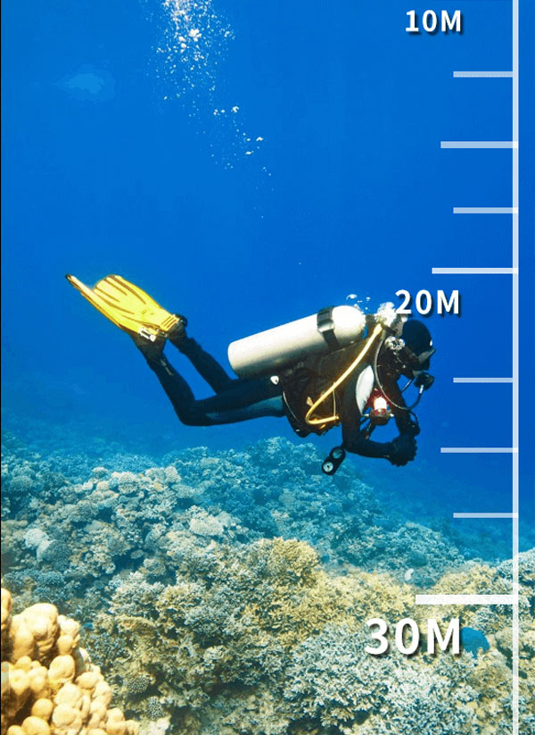 دوربین اکشن ورزشی اس جی کم Sjcam C200 Pro 4K Action و فیلمبرداری در اعماق آب و غواص در حال شنا