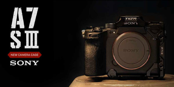 کیج دوربین سونی تیلتا Tilta Full Camera Cage for Sony a7S III و دوربین عکاسی در زمینه مشکی