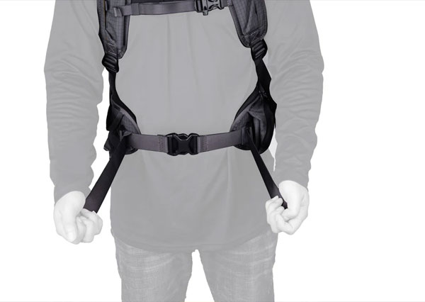 کیف کوله پشتی ونگارد مدل Vanguard VEO ACTIVE 42M GY و اندازه با بدن انسان