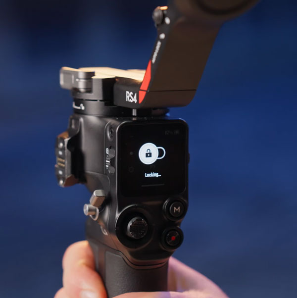 دکمه ها و صفحه نمایش گیمبال دوربین دی جی آی آر اس 4 DJI RS 4 Gimbal Stabilizer