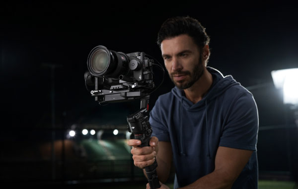 کار با گیمبال دوربین دی جی آی آر اس 4 DJI RS 4 Combo Gimbal Stabilizer