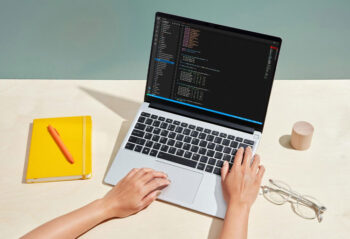 تفاوت لپ تاپ استوک و نو و لپ تاپ روی میز