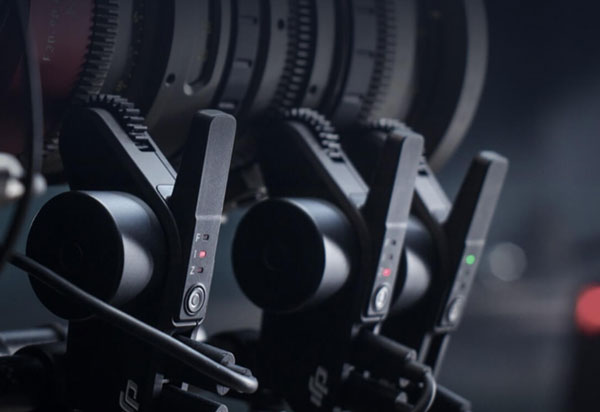 موتور فوکوس دی جی ای DJI RS Focus Motor 2022 روی دوربین