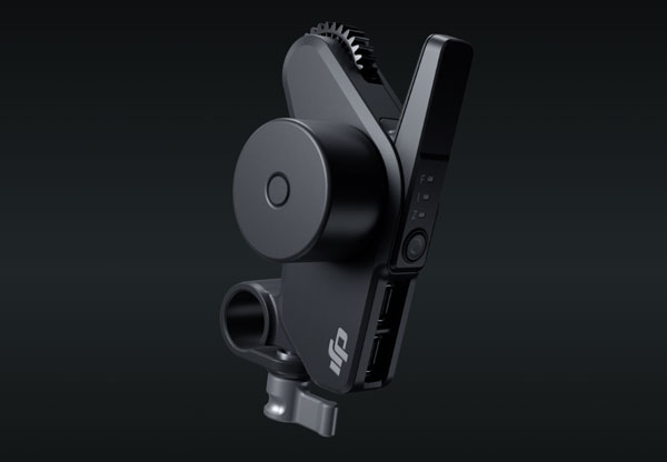 موتور فوکوس دی جی ای DJI RS Focus Motor 2022 بر روی زمینه مشکی