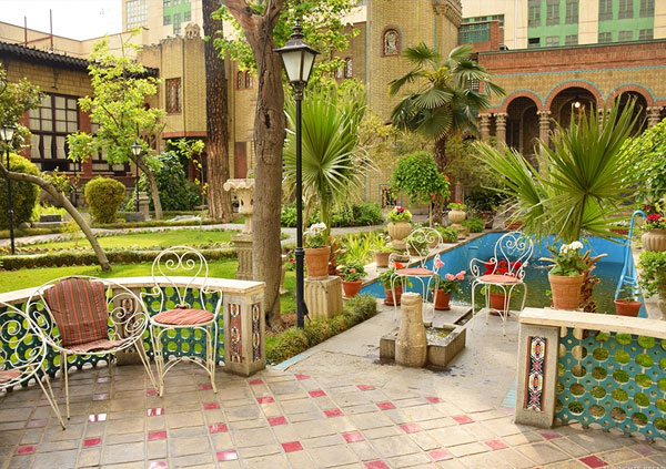 لوکیشن عکاسی در تهران و کافه موزه مقدم