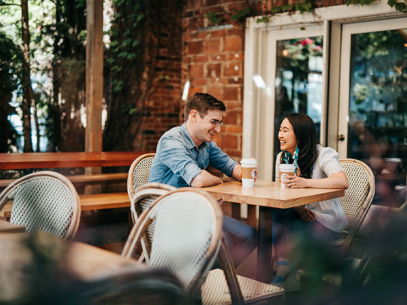 ژست عکاسی در کافه و خانم و آقا و قرار عاشقانه