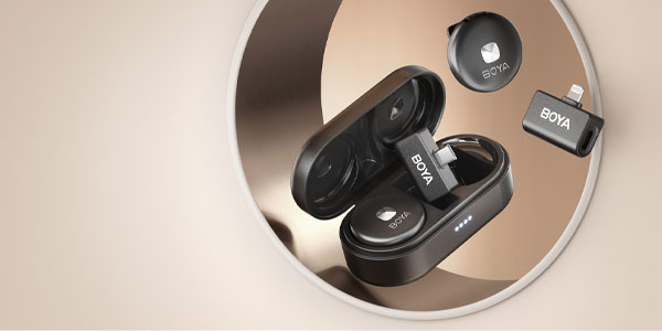 میکروفون بی سیم تایپ سی BOYA OMIC U در زمینه کرم