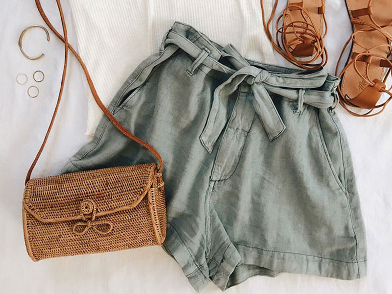 عکاسی از لباس در منزل با گوشی و لباس زنانه