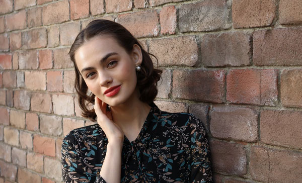 Canon RF-S 18-45mm f/4.5-6.3 IS STM Lens لنز کانن و عکاسی از خانم جوان