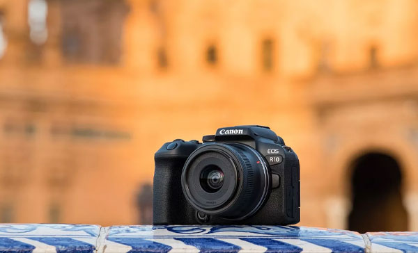 Canon RF-S 18-45mm f/4.5-6.3 IS STM Lens لنز کانن روی دوربین عکاسی