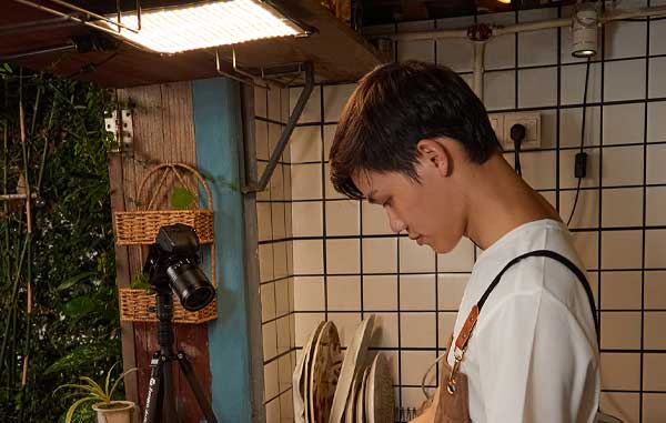 نور ثابت ال ای دی گودکس Godox FH50R RGB LED Light Panel و نورپردازی زمان آشپزی