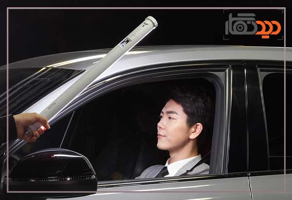 نور باتومی گودکس Godox KNOWLED TP2R Pixel RGB LED Tube Light و کاربری نورپردازی سوژه مرد