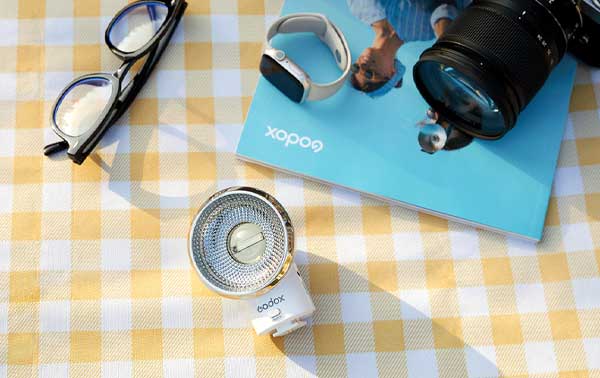 فلاش دوربین گودکس Godox Lux Elf Camera Flash و ابعاد جمع و جور