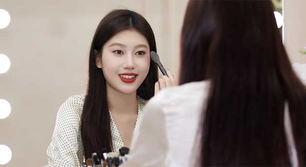 فلاش اسپیدلایت گودکس Godox V1Pro-N Flash for Nikon و عکاسی از خانم در حال آرایش