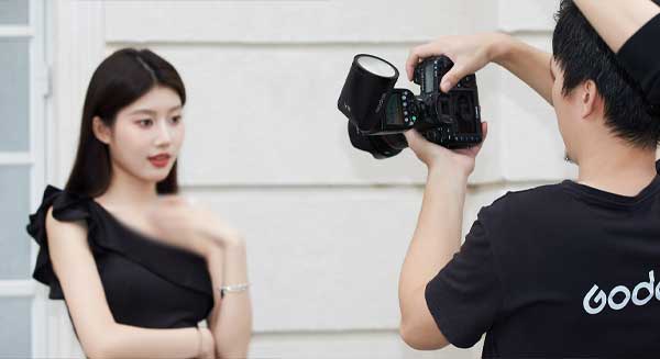 فلاش اسپیدلایت گودکس Godox V1Pro-N Flash for Nikon و عکاسی از سوژه خانم