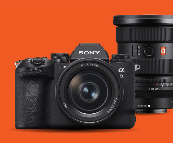 لنز سونی Sony FE 50mm f/1.4 GM Lens در کنار دوربین سونی