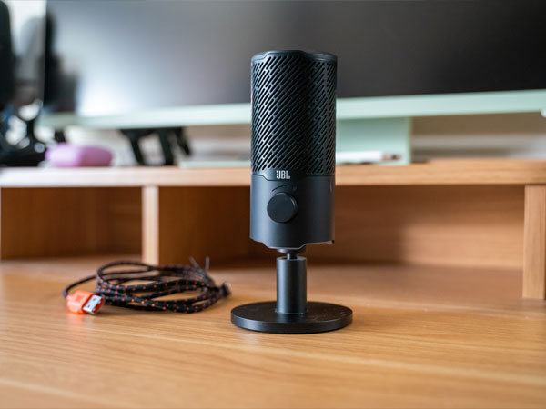 میکروفون استودیویی جی بی ال JBL Quantum Stream و نمای جانبی