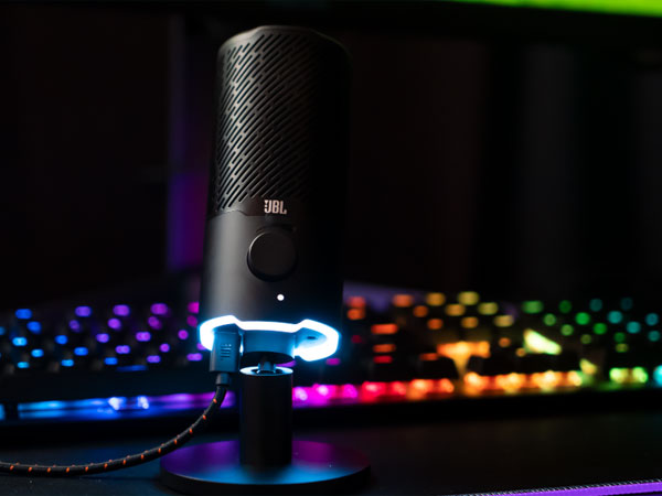 میکروفون استودیویی جی بی ال JBL Quantum Stream و نورپردازی 