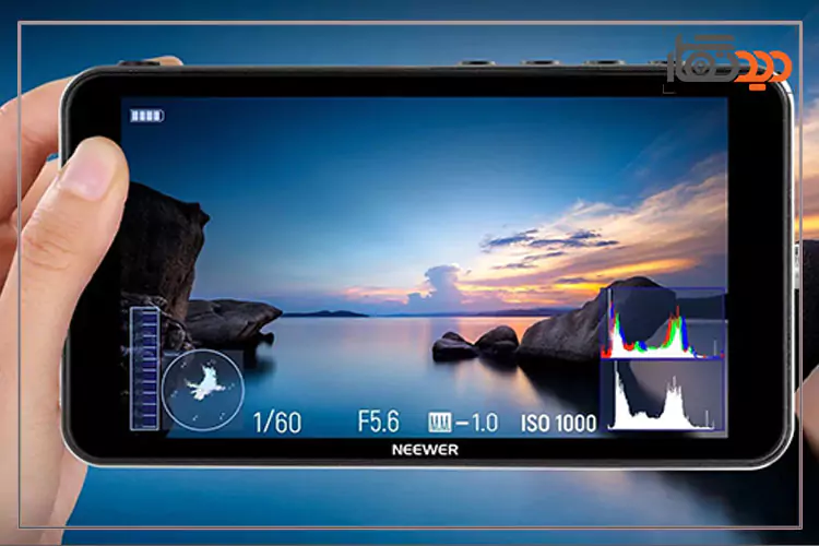 مانیتور F400 PRO در دست