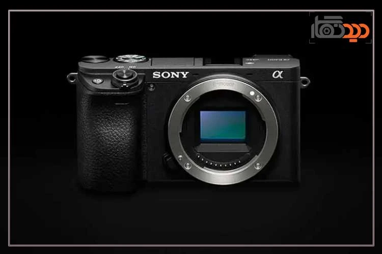 نقد و بررسی دوربین سونی A6400 و نمای روبرو