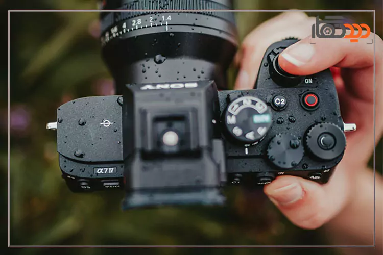 دوربین سونی A7IV از بالا