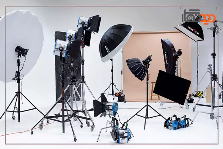 تجهیزات آتلیه نظیر فون عکاسی، نور چتری و دیگر تجهیزات