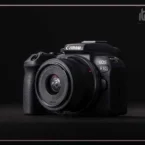 نقد و بررسی دوربین کانن R10 و نمای جانبی