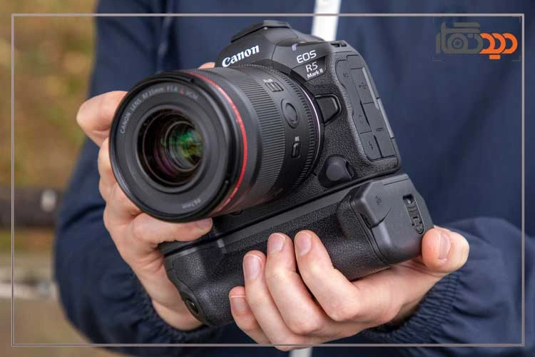 نقد و بررسی دوربین کانن R5 mark ii و دوربین در دست عکاس
