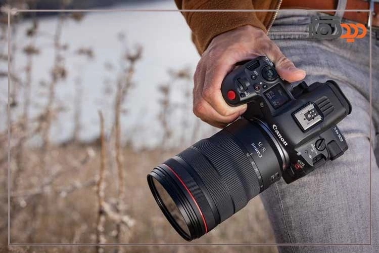 نقد و بررسی دوربین کانن R5 mark ii و دوربین در دست عکاس
