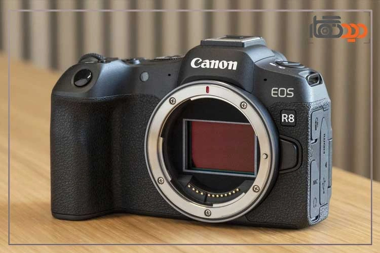 نقد و بررسی دوربین کانن R8 و نمای جانبی