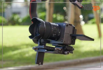 نقد و بررسی دوربین سونی FX30 و نمای جانبی