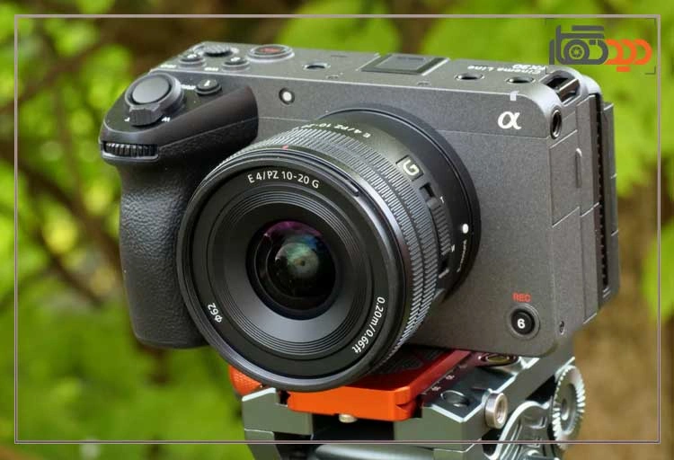 نقد و بررسی دوربین سونی FX30 و نمای جانبی