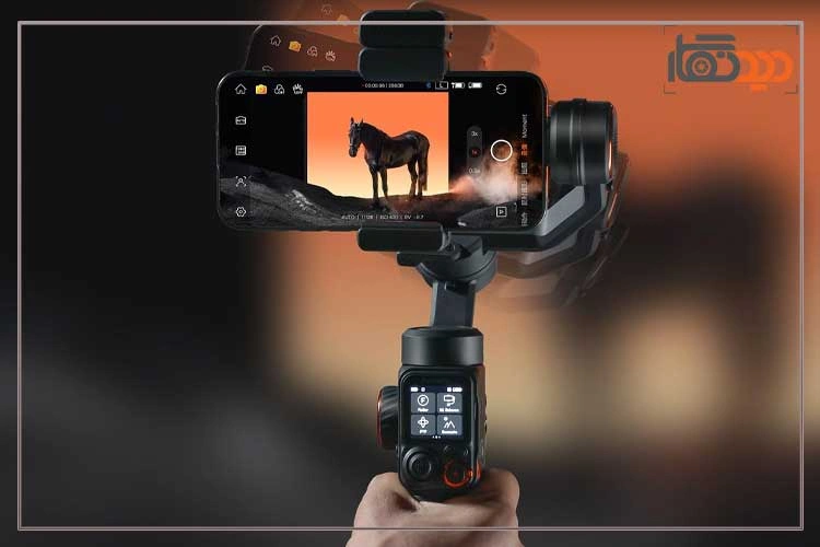 گیمبال موبایل هوهم Hohem iSteady M7 Smartphones Gimbal در دست فیلمبردار