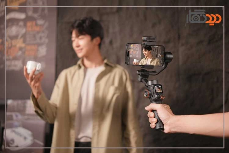 گیمبال موبایل هوهم Hohem iSteady M7 Smartphones Gimbal در دست فیلمبردار
