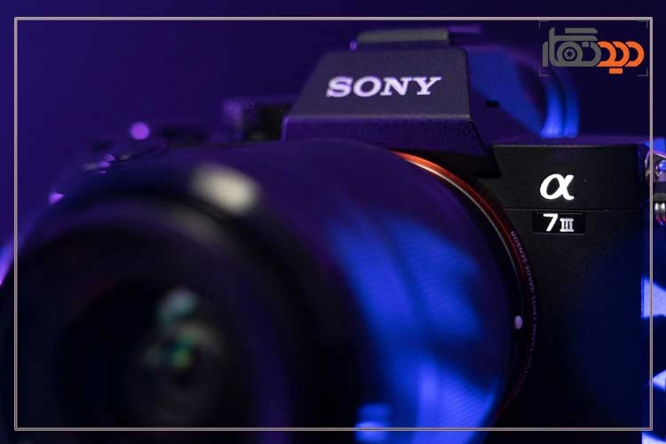 نقد و بررسی دوربین سونی A7 iii و نمای جانبی