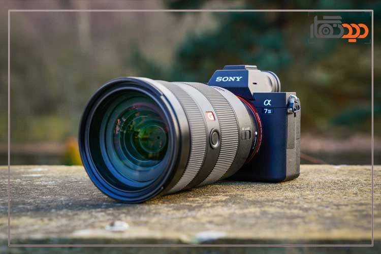 نقد و بررسی دوربین سونی A7 iii و نمای جانبی