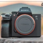 نقد و بررسی دوربین سونی A7 iv و نمای روبرو