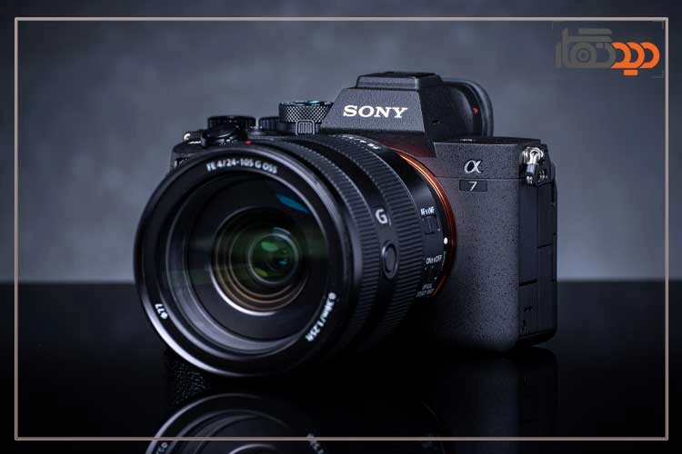 نقد و بررسی دوربین سونی A7 iv و نمای جانبی