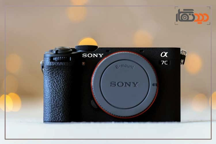 نقد و بررسی دوربین سونی A7C ii و نمای روبرو