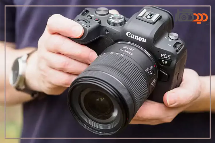 دوربین بدون آینه کانن R6 در دست