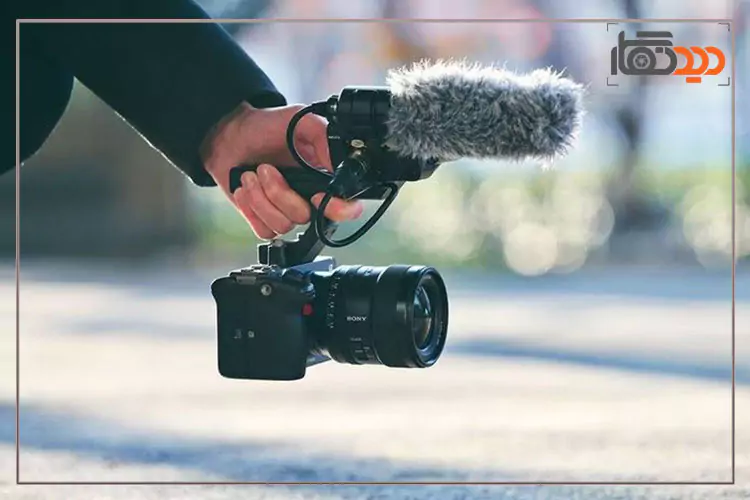 SONY-FX3 و میکروفون همراه آن