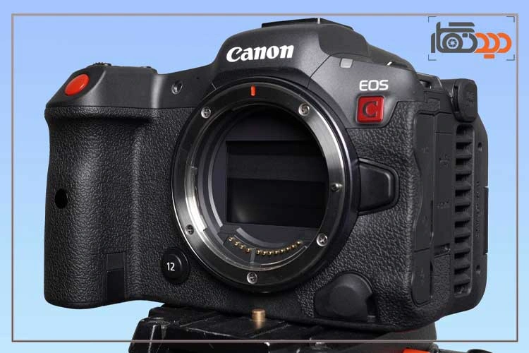 نقد و بررسی دوربین کانن R5 C و نمای جانبی بدنه دوربین