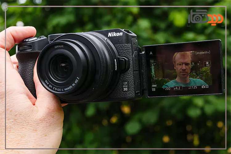 صفحه نمایشگر متحرک دوربین نیکون Z30