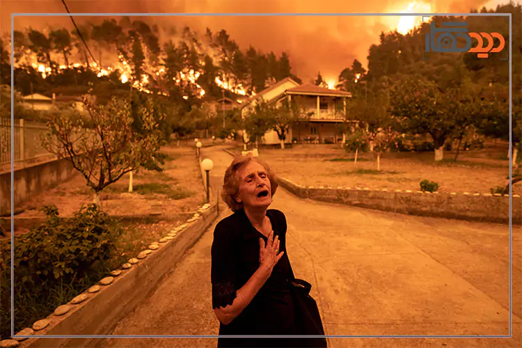 زنی از اویا و واکنش به گرمای طولانی/ یونان/2025