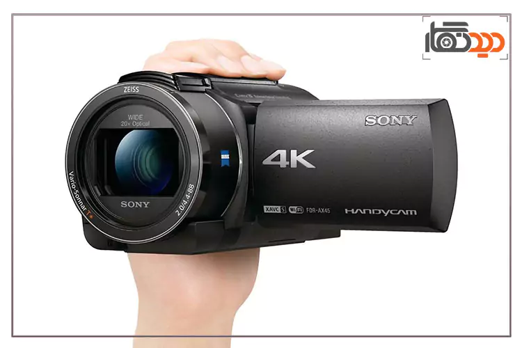 دوربین سونی Sony FDR-AX45 در دست