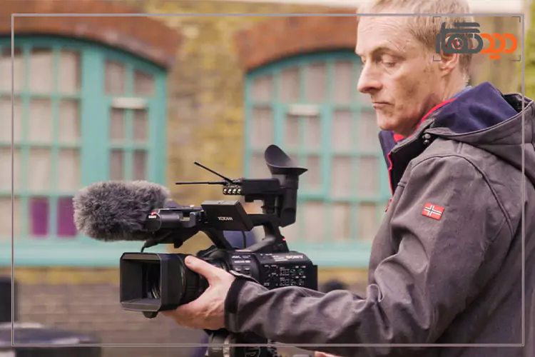 دوربین سونی Sony PXW-Z280 4K در دست